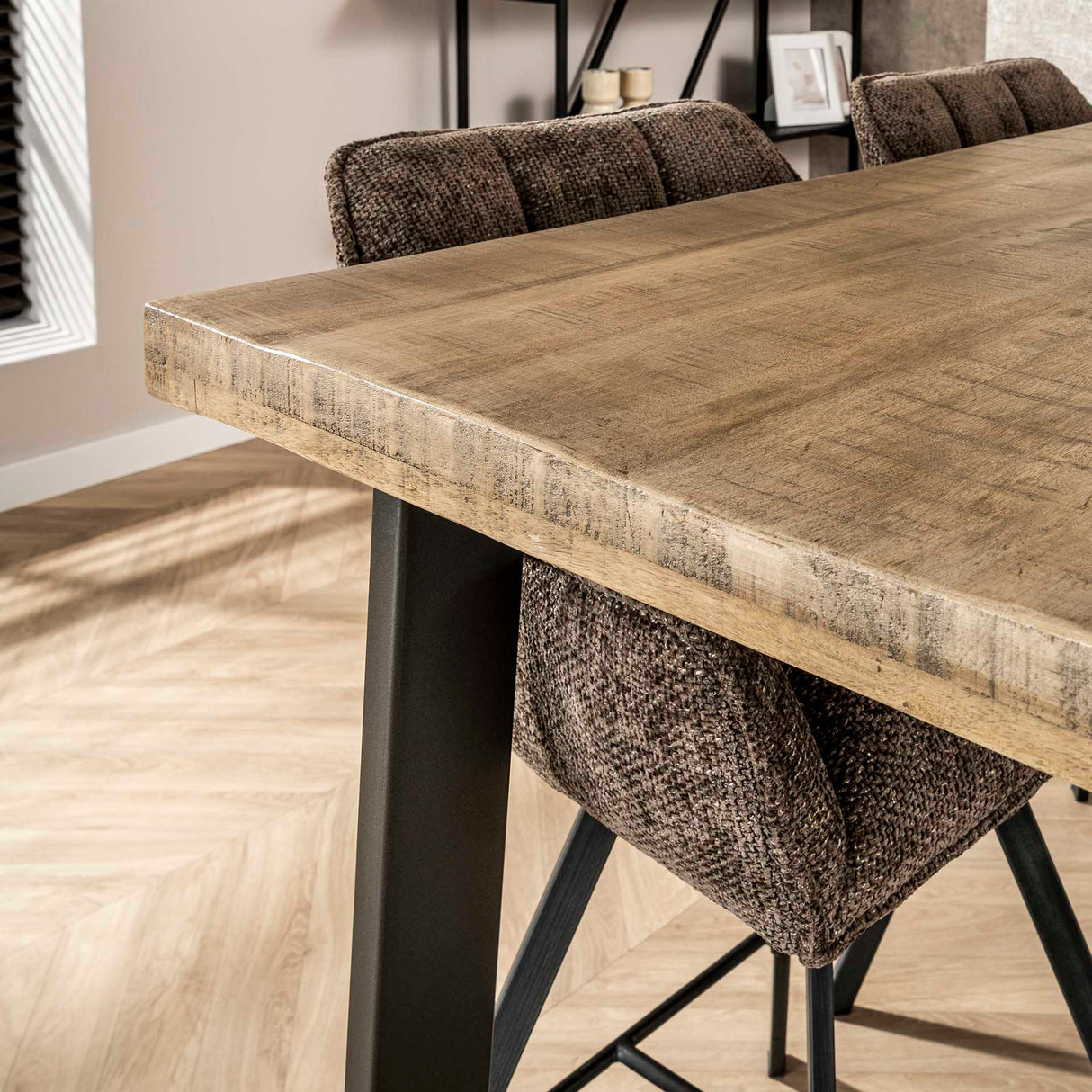 Industrielle Bartafel aus Mangoholz Wyatt Blank 135x70 cm