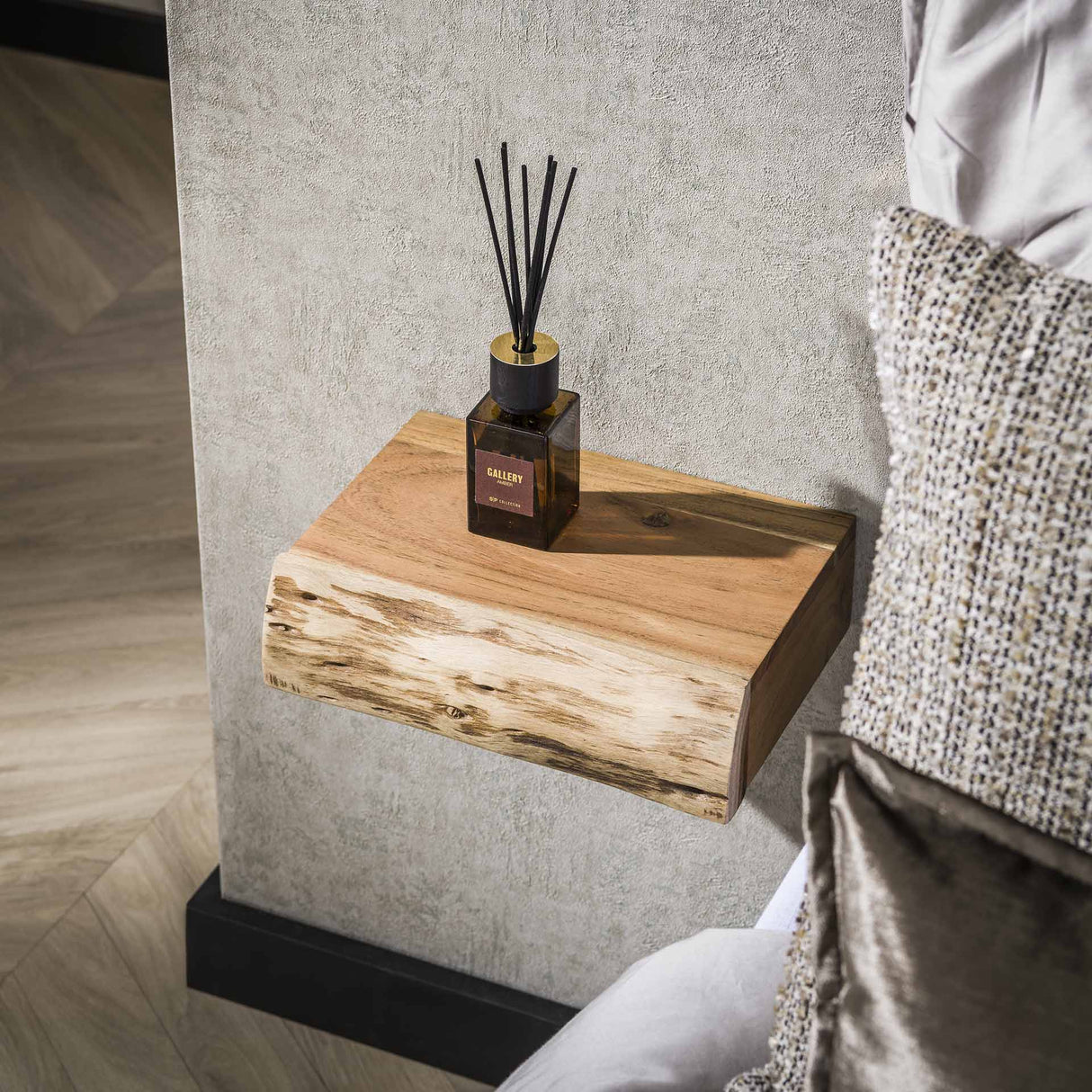 2er Set schwebende Nachttische Akazienholz Freya Klein