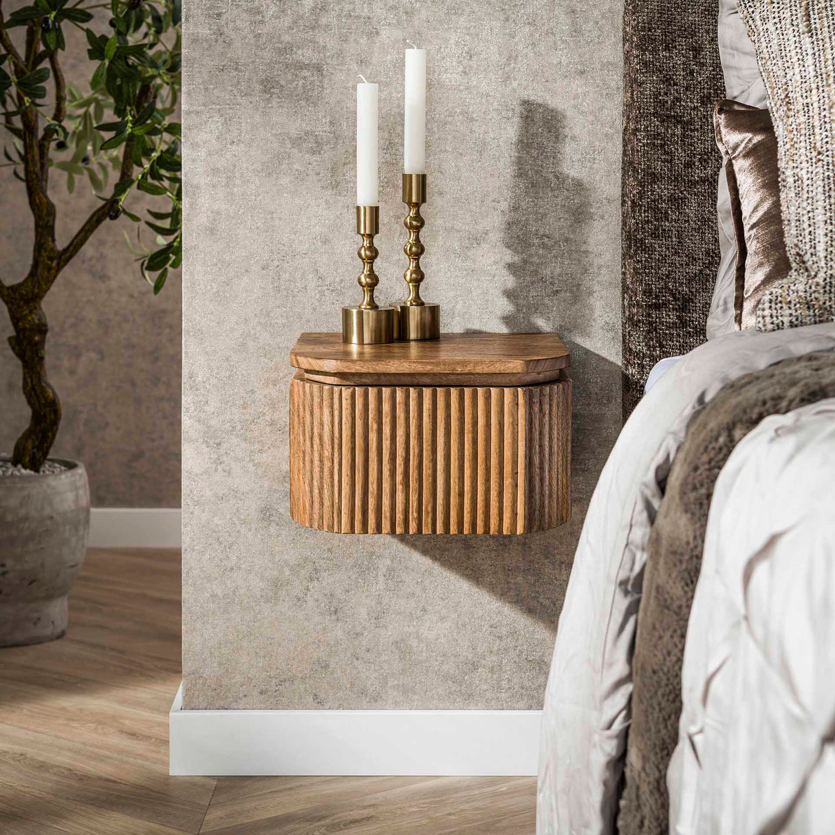 Schwebender Nachttisch Mangoholz Sand – 1 Schublade