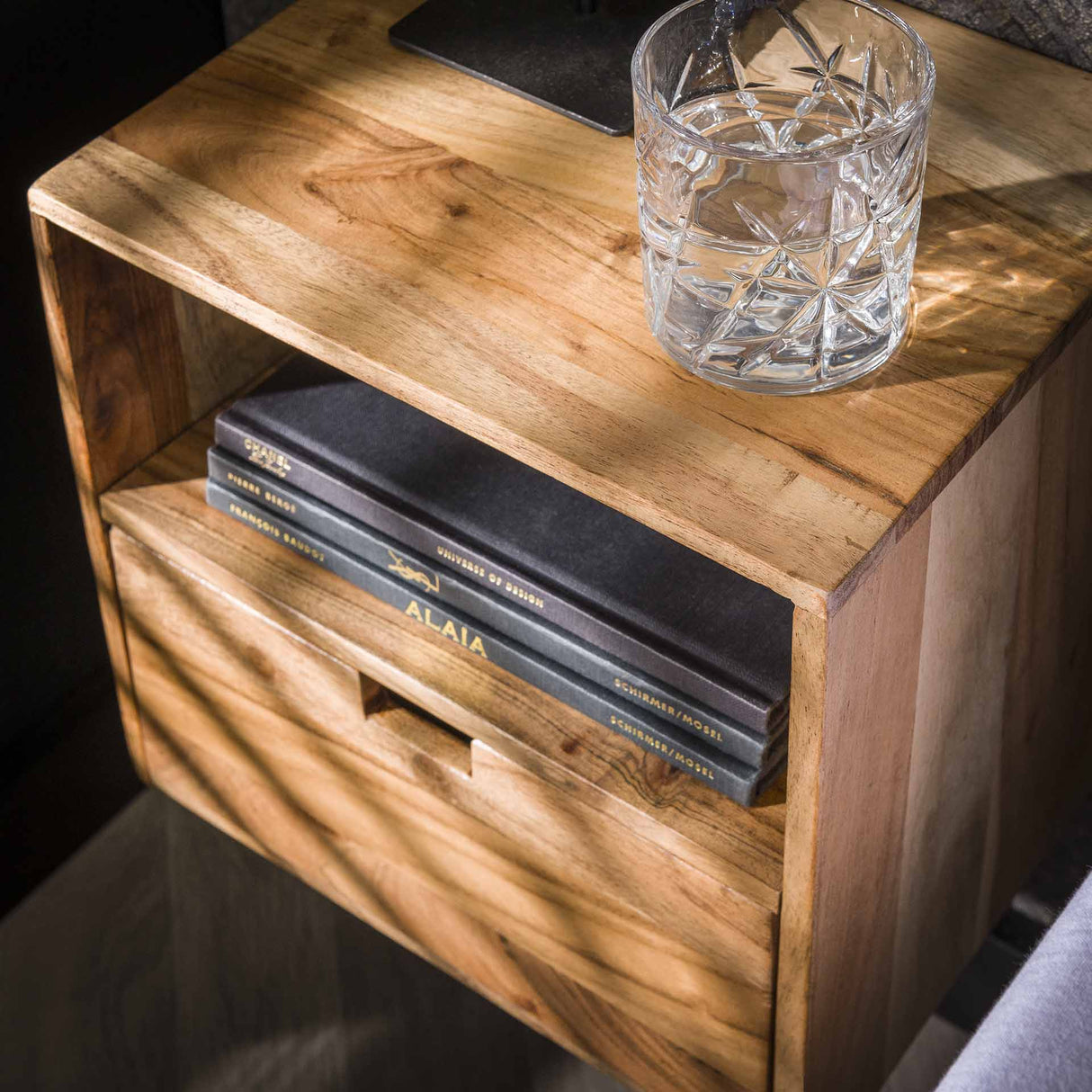 Schwebende Nachttische 2er Set Ceriel Akazienholz mit 1 Schublade und offenem Fach