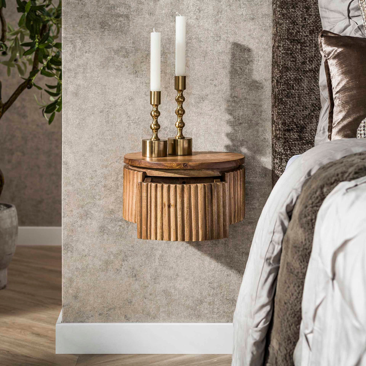 Schwebender Nachttisch Curve rund 1-Schublade Mangoholz Sand