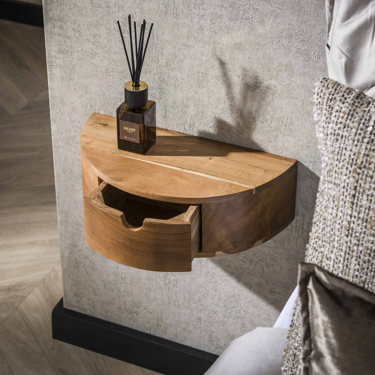 Schwebender Nachttisch Noa Halbrund Akazienholz