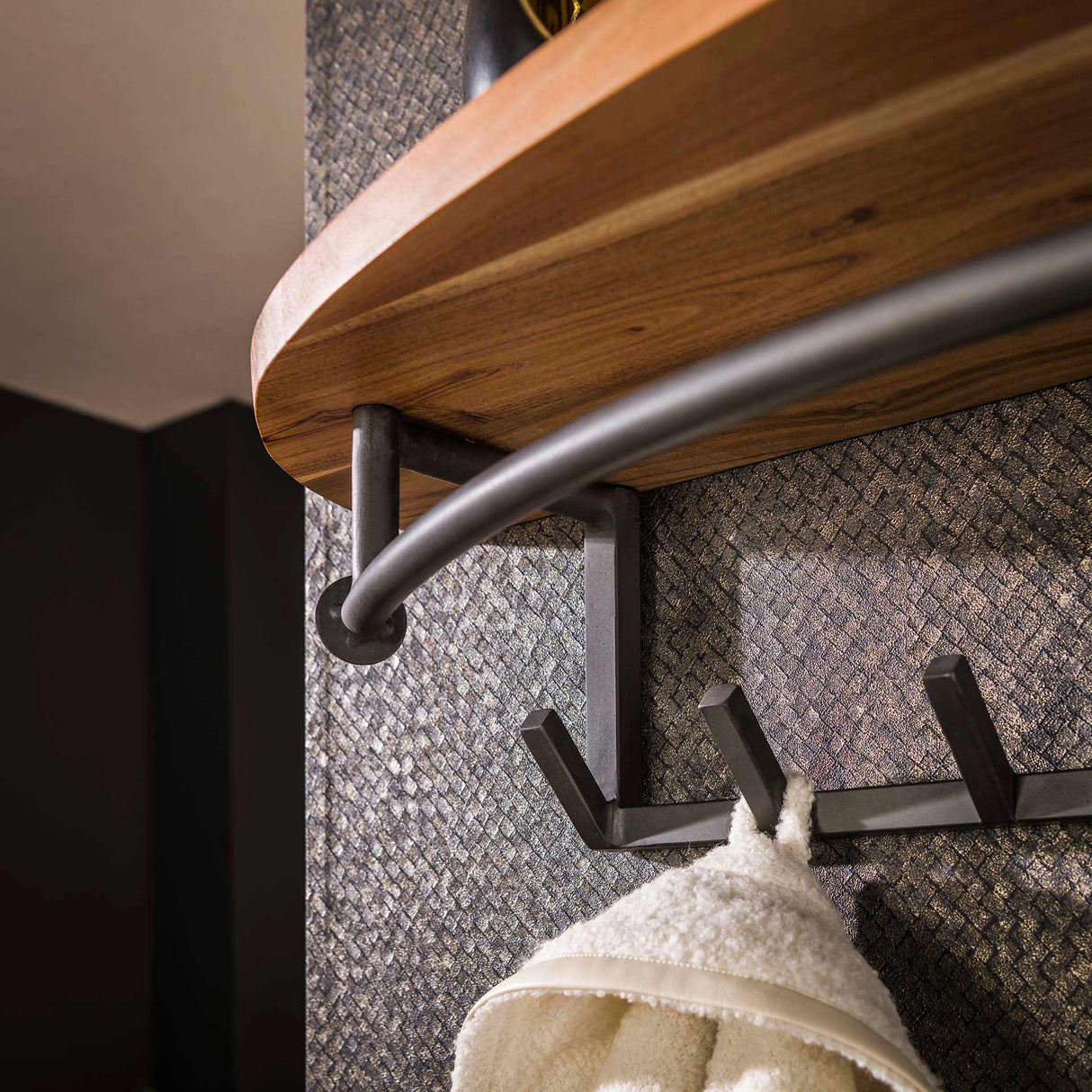 Wandgarderobe 8-Haken Fluss-Akazienholz - Mit Hutablage