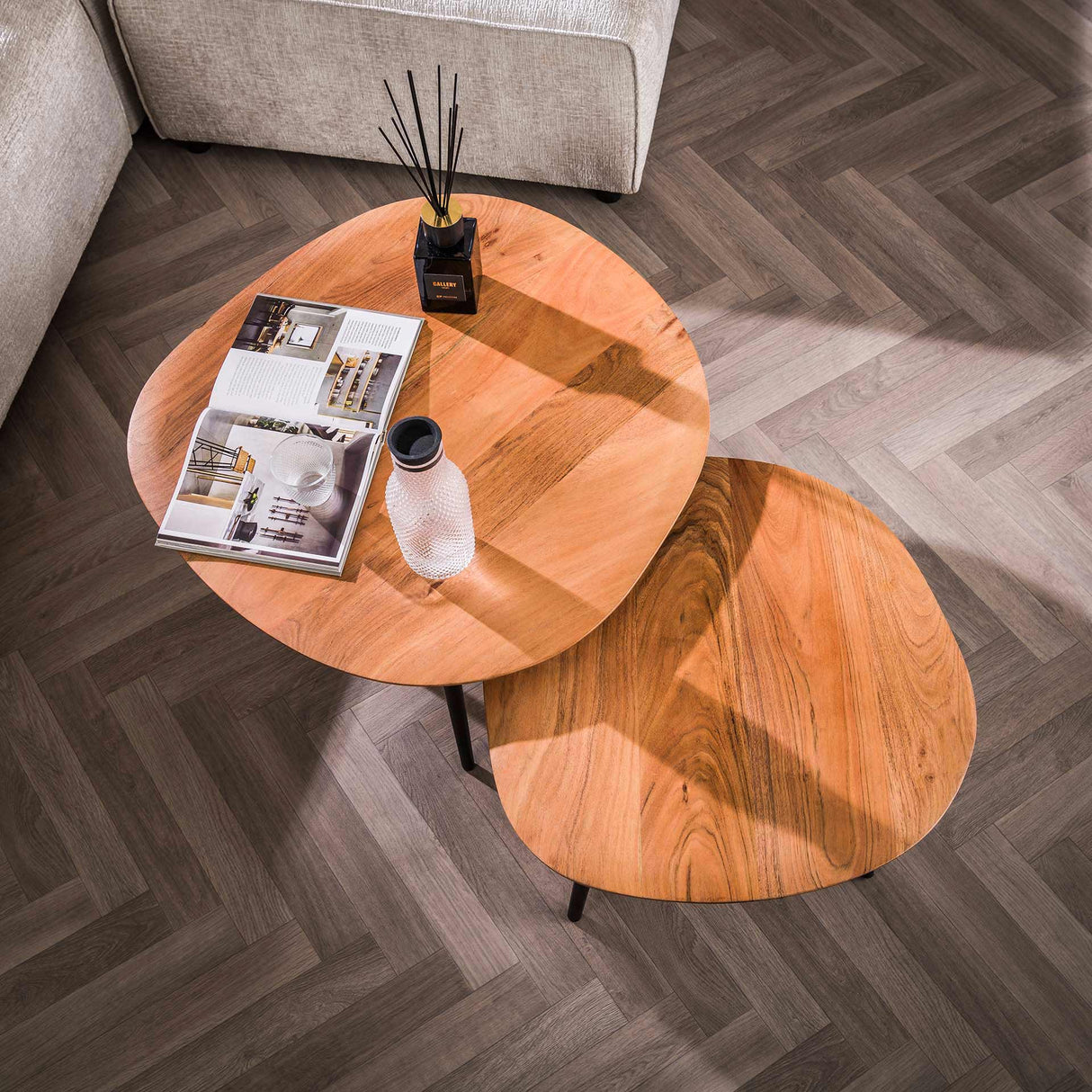 Organic Couchtisch Elvie 2er Set Kieselsteinförmiges Akazienholz