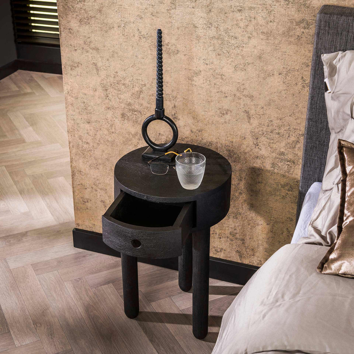 Runder Nachttisch Davey Schwarz Akazienholz 1 Schublade