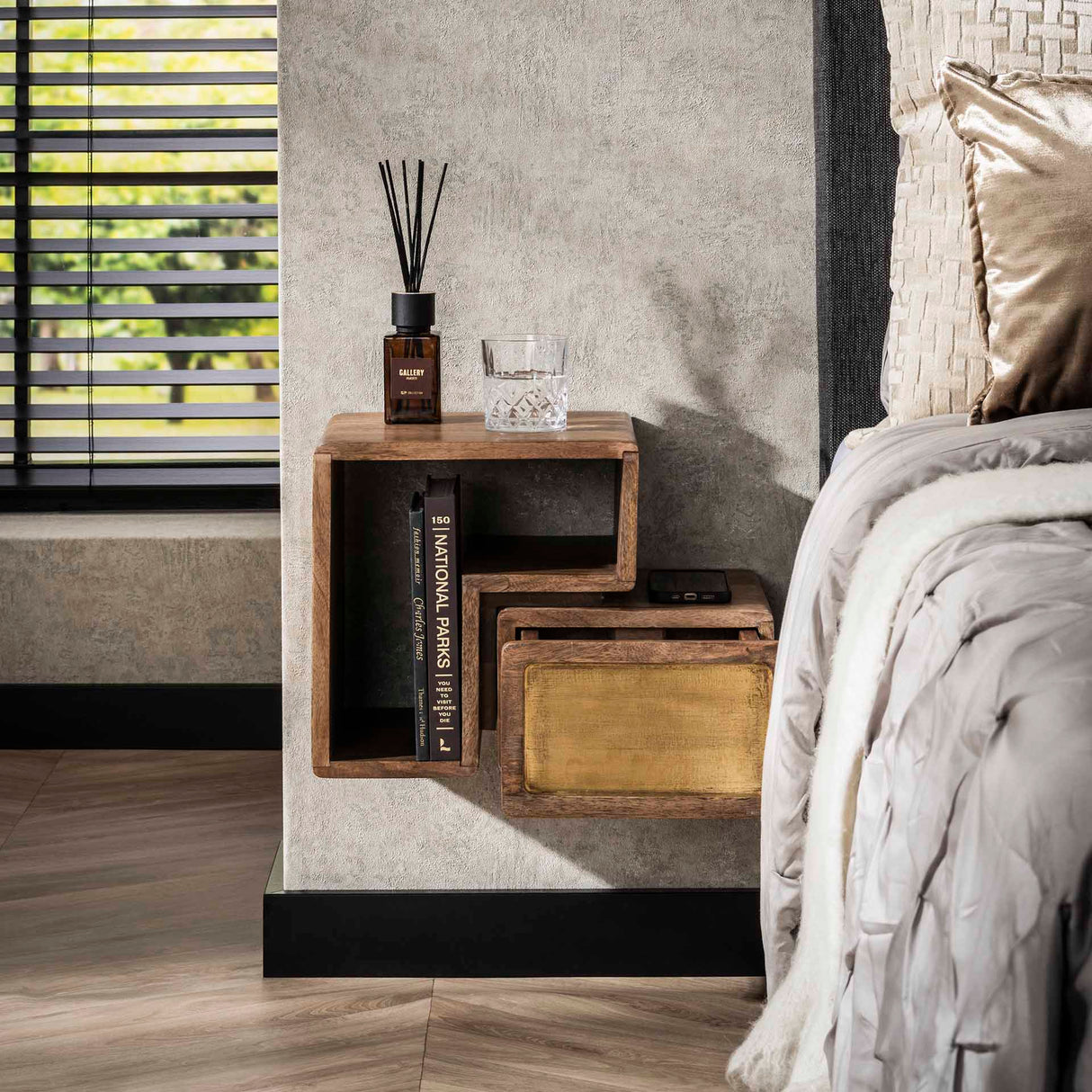 Solano Set von 2 Nachttischen Massiv Mango Sand Messing