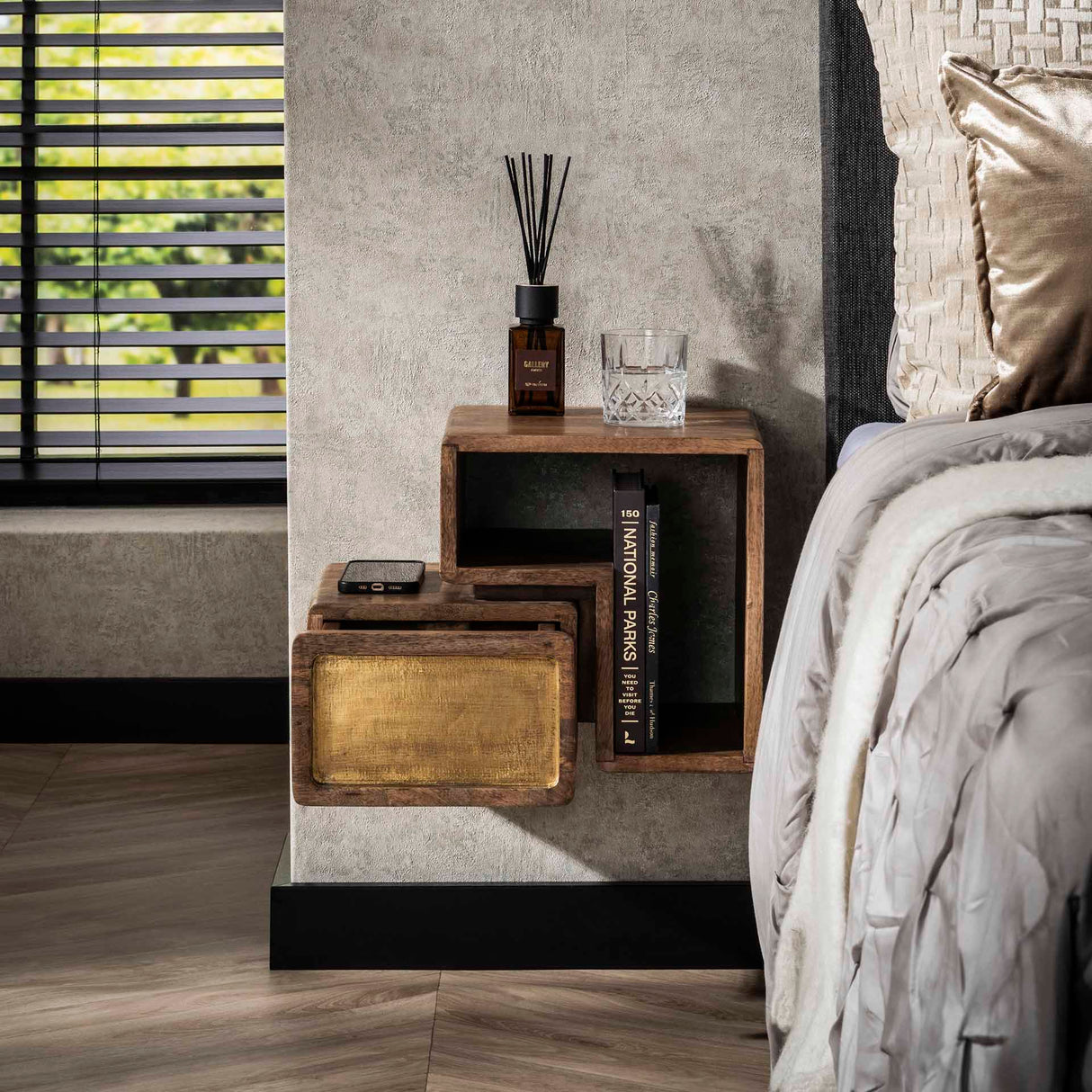 Solano Set von 2 Nachttischen Massiv Mango Sand Messing