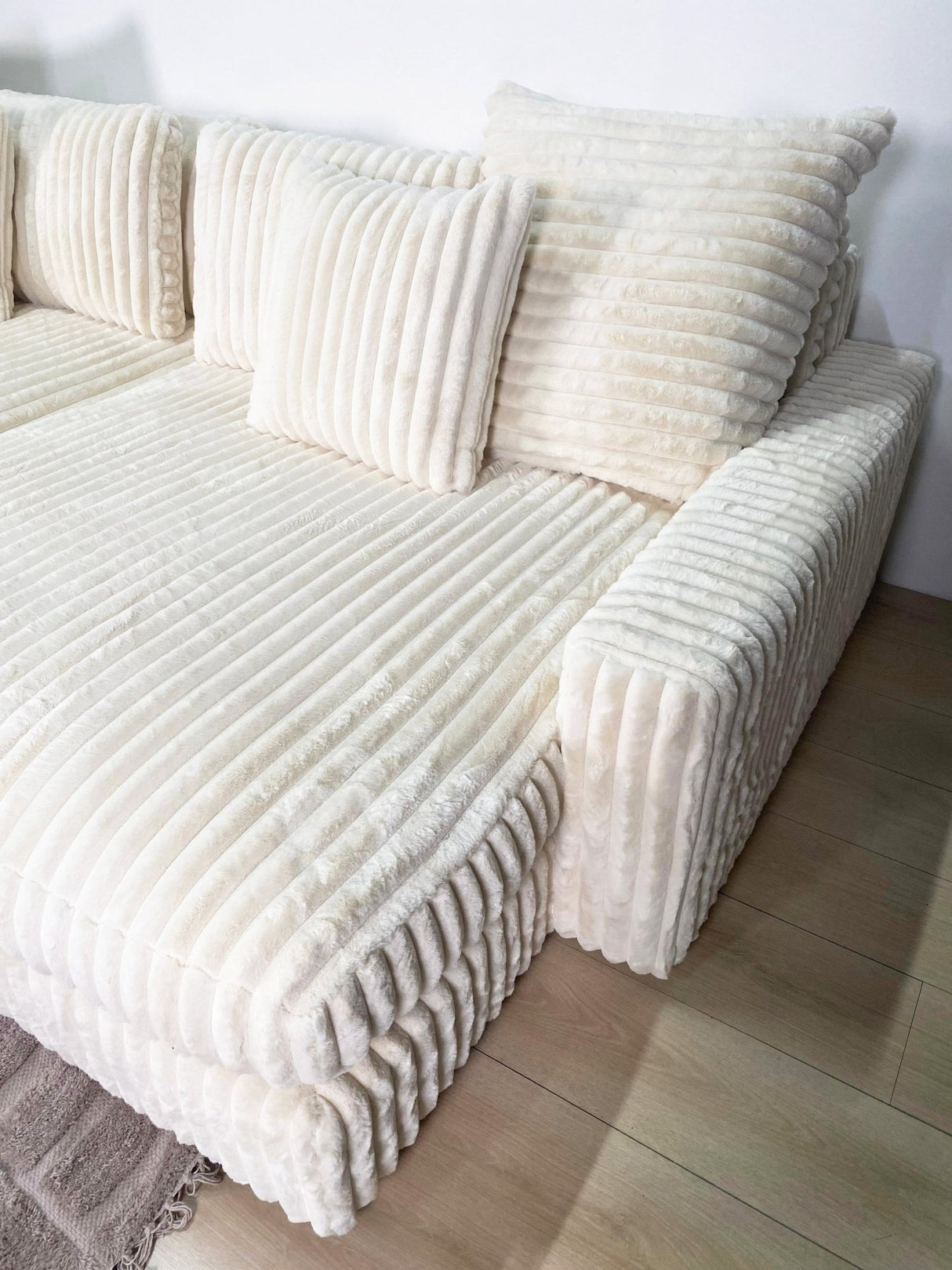 3-Sitzer-Loungesofa Nia aus geripptem Stoff in Beige