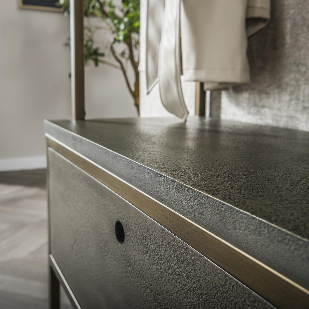 Kleiderschrank Ferre 8-Haken - Mit Hutablage - Metall Antik Bronze