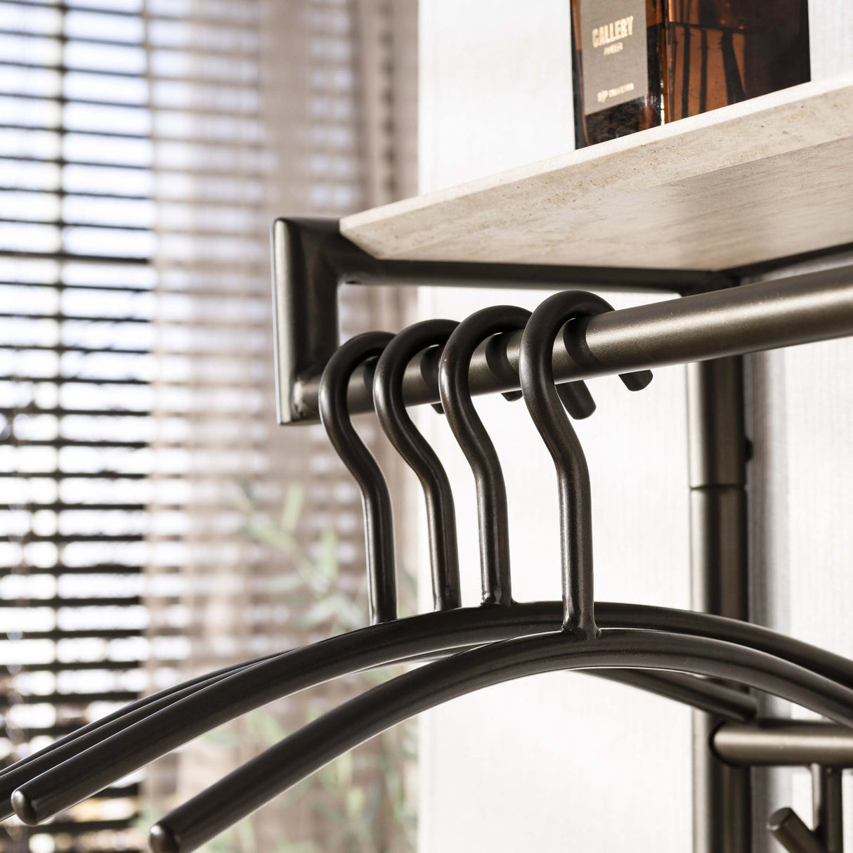 Garderobe Alto High Travertin 3x7 Haken