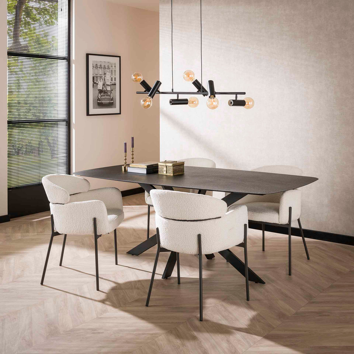 Esszimmerstuhl Lola Bouclé Stoff Cremeweiß mit rundem Rücken und Arm