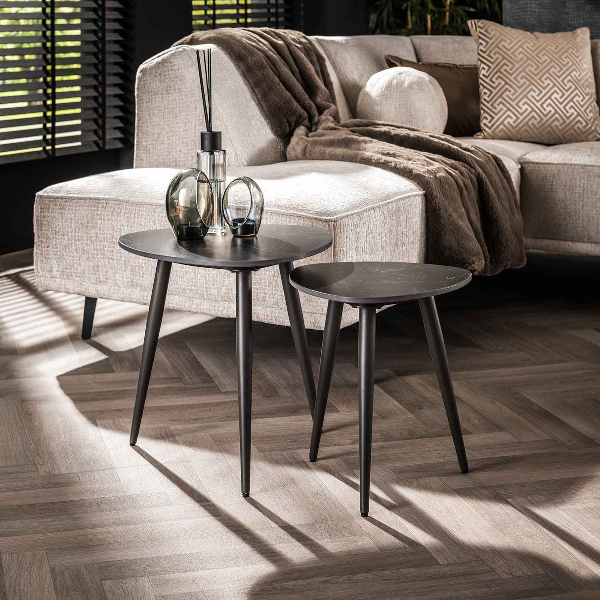 Set von 2 Beistelltischen Sophie Dreieckig Keramik mit Marmor-Effekt Schwarz