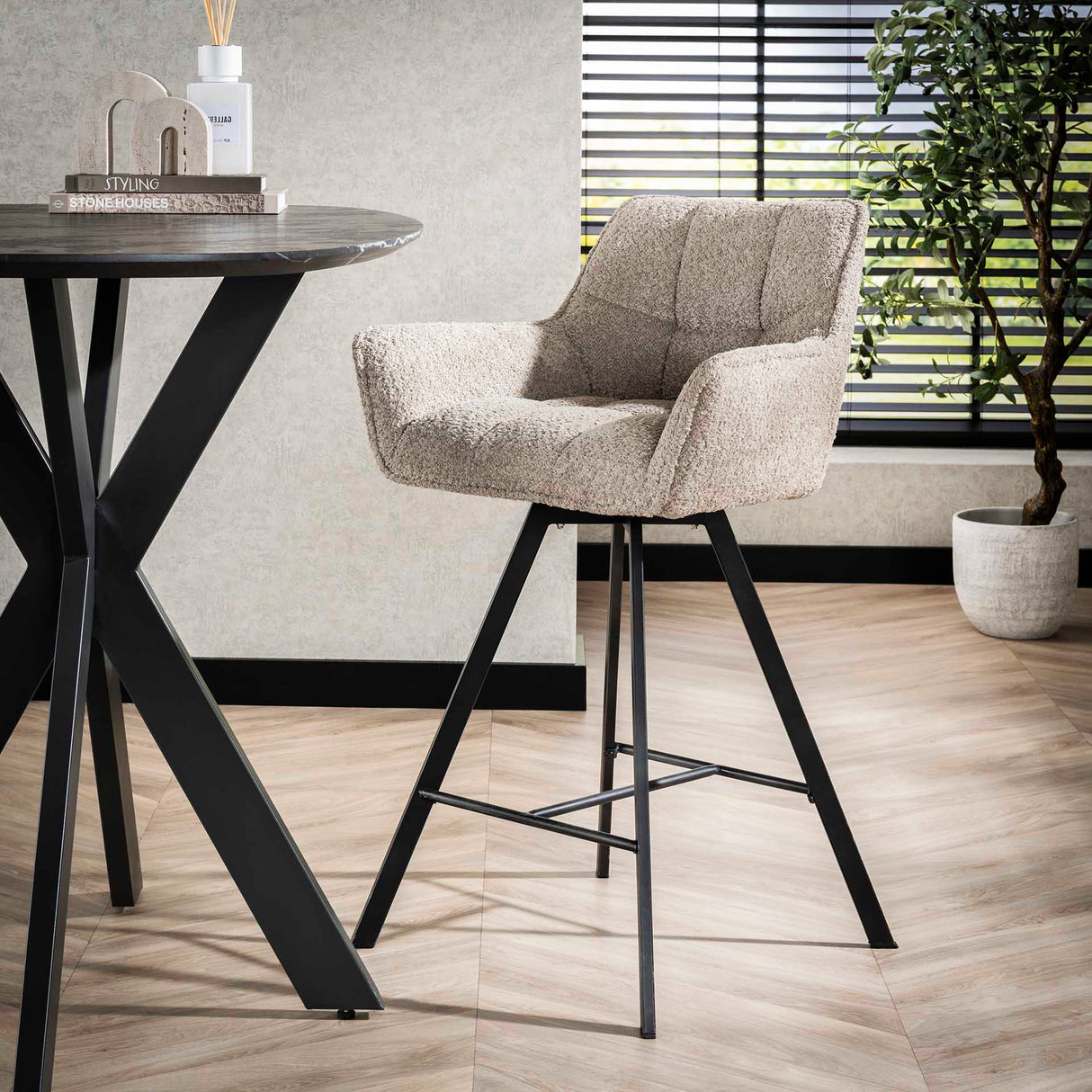 Set von 2 Barhockern Lino Bouclé Sand Drehbar Raster