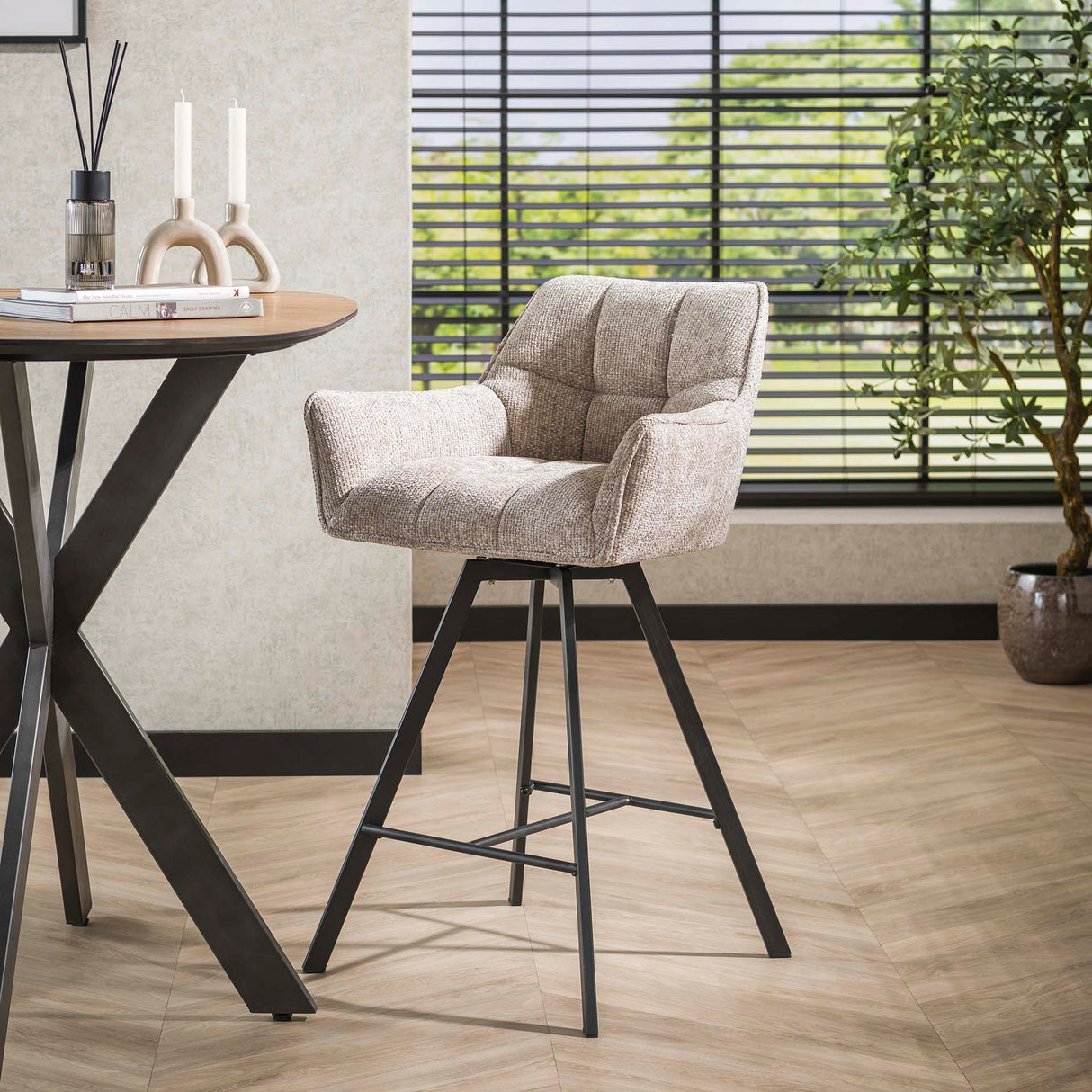Set von 2 Barhockern Lino Chenille Stoff Rich Sand Drehbar