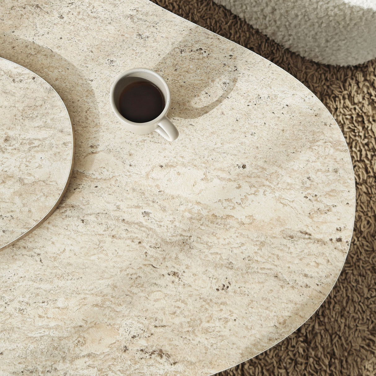 Organischer Couchtisch Travertin Melamin Marmorlook Melta - 105x65 cm
