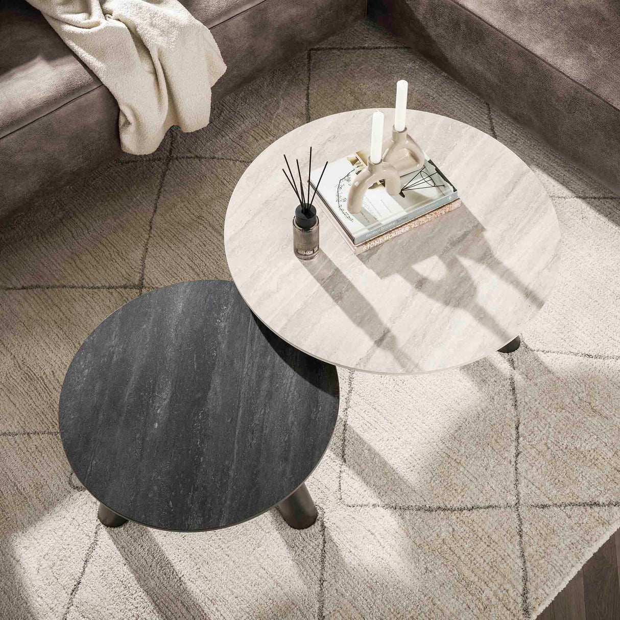 Faro Ø80 Keramik Travertin Couchtisch-Set, 2 Stück