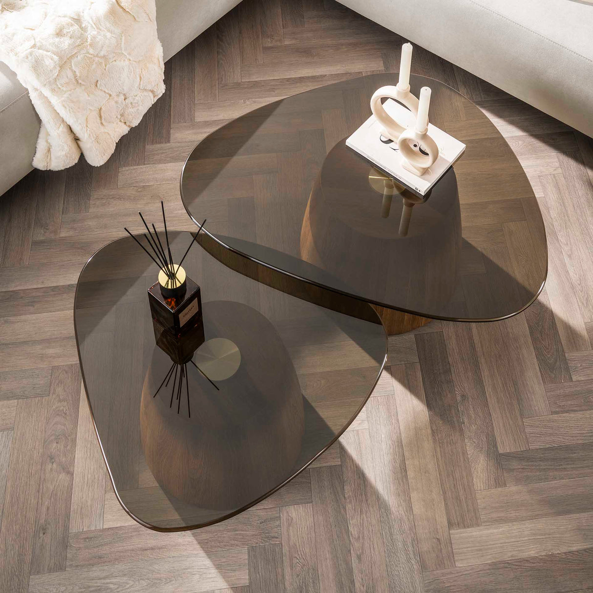 Set aus 2 Marea dreieckigen Couchtischen aus Bronze und Glas, 91x71 cm