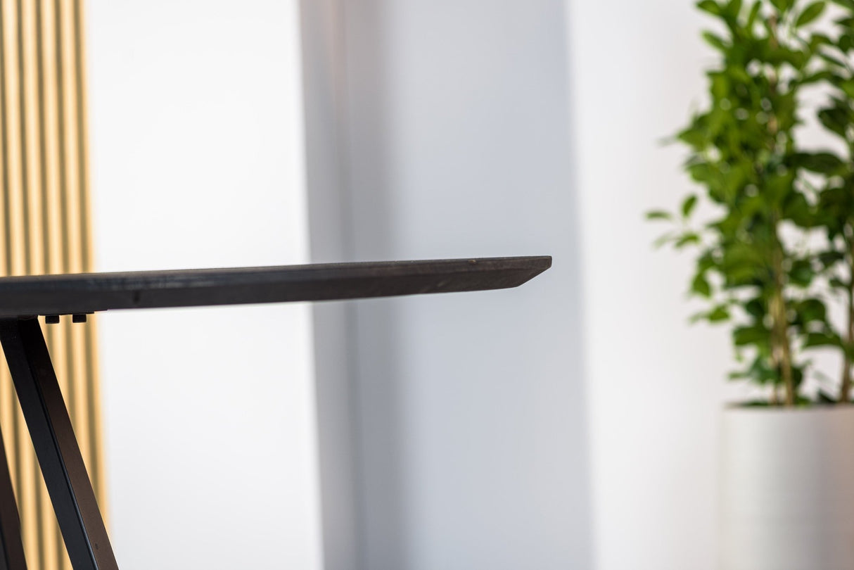 Arlo – Ovaler dänischer Esstisch aus Akazienholz in Schwarz