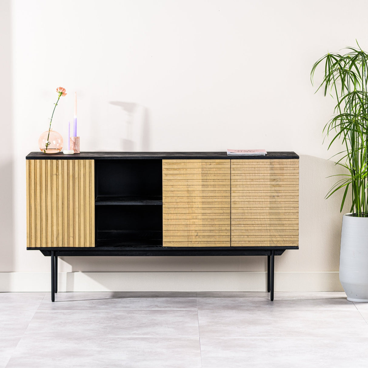 Sideboard Manu aus Mangoholz schwarz natur 160x40x86 cm