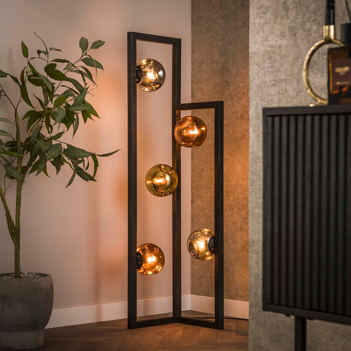 Industrielle Stehlampe Ada 5-flammig Buntglas Ecke