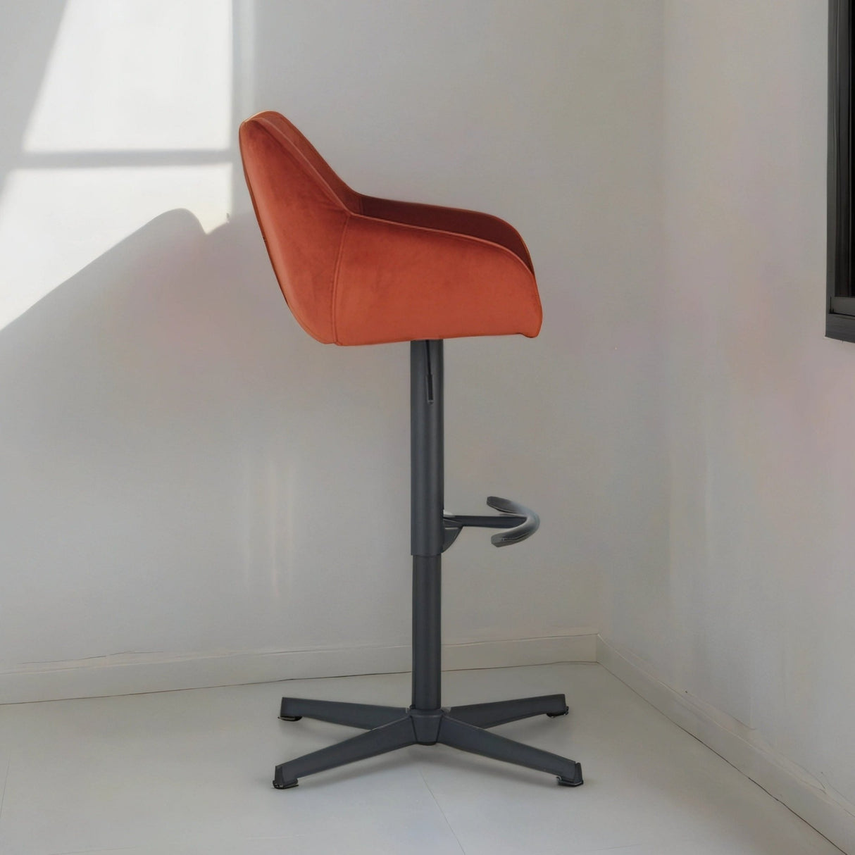 Venom Barhocker Green Velvet - Verstellbarer Drehbarer Barstuhl mit Armlehne