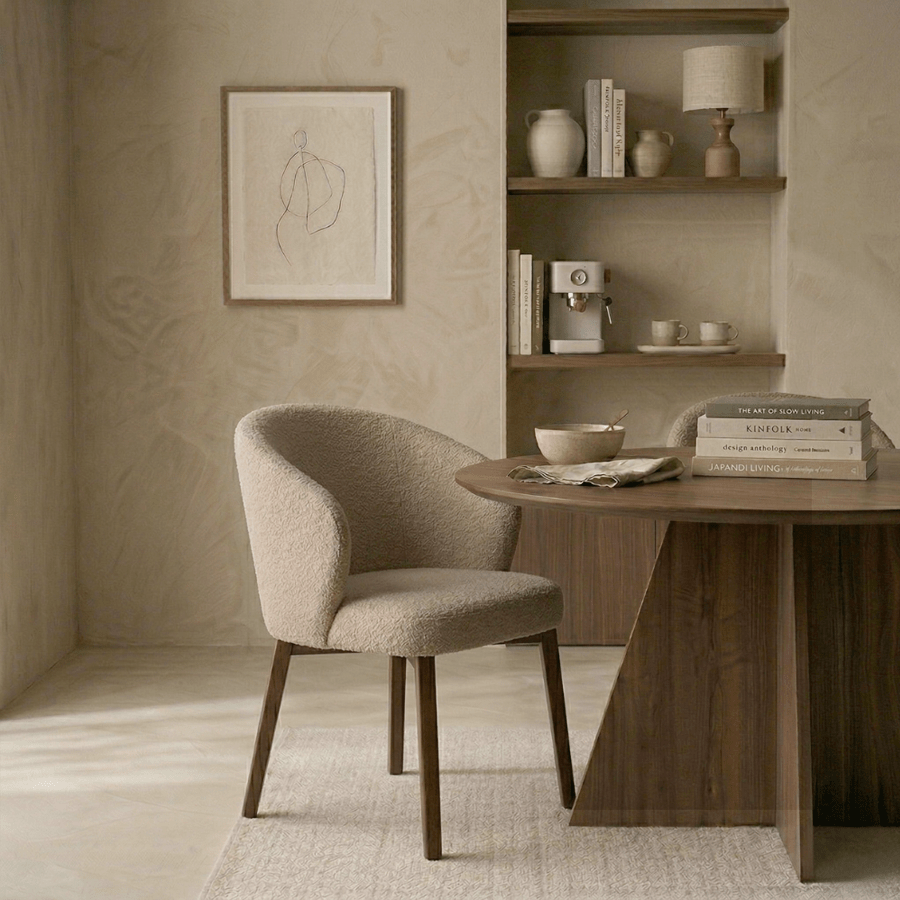 Esszimmerstuhl Bouclé Sandfarben Taro - Nussbaumoptik Gestell - Japandi
