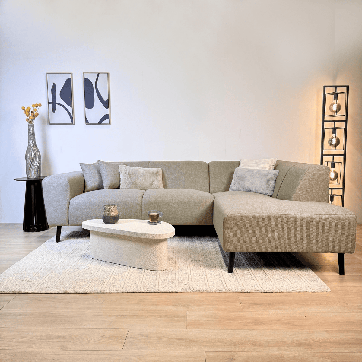 Ecksofa Moby in Beige mit kompakter Chaiselongue – rechts