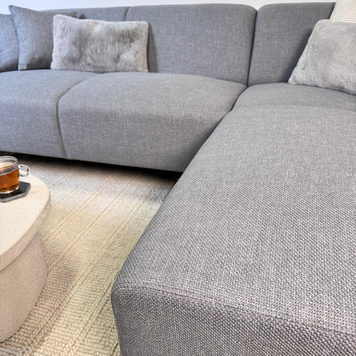 Ecksofa mit kompakter Lounge grau-blauer recycelter Stoff Moby - rechts