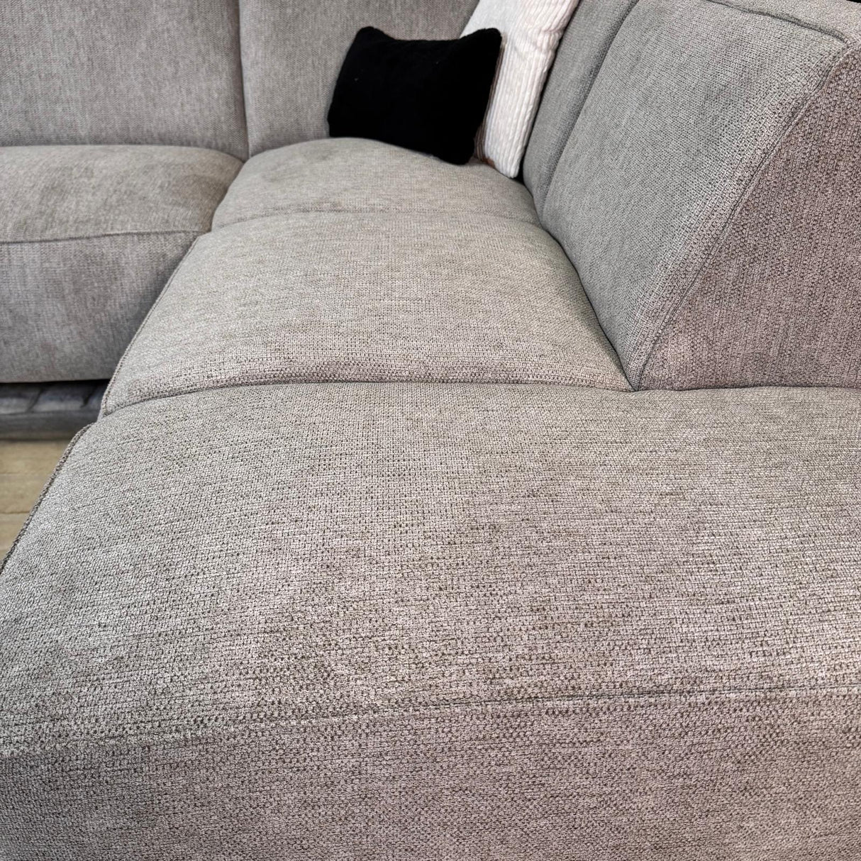 Ecksofa Grauer, mit Chenille gesprenkelter Ravi – rechts