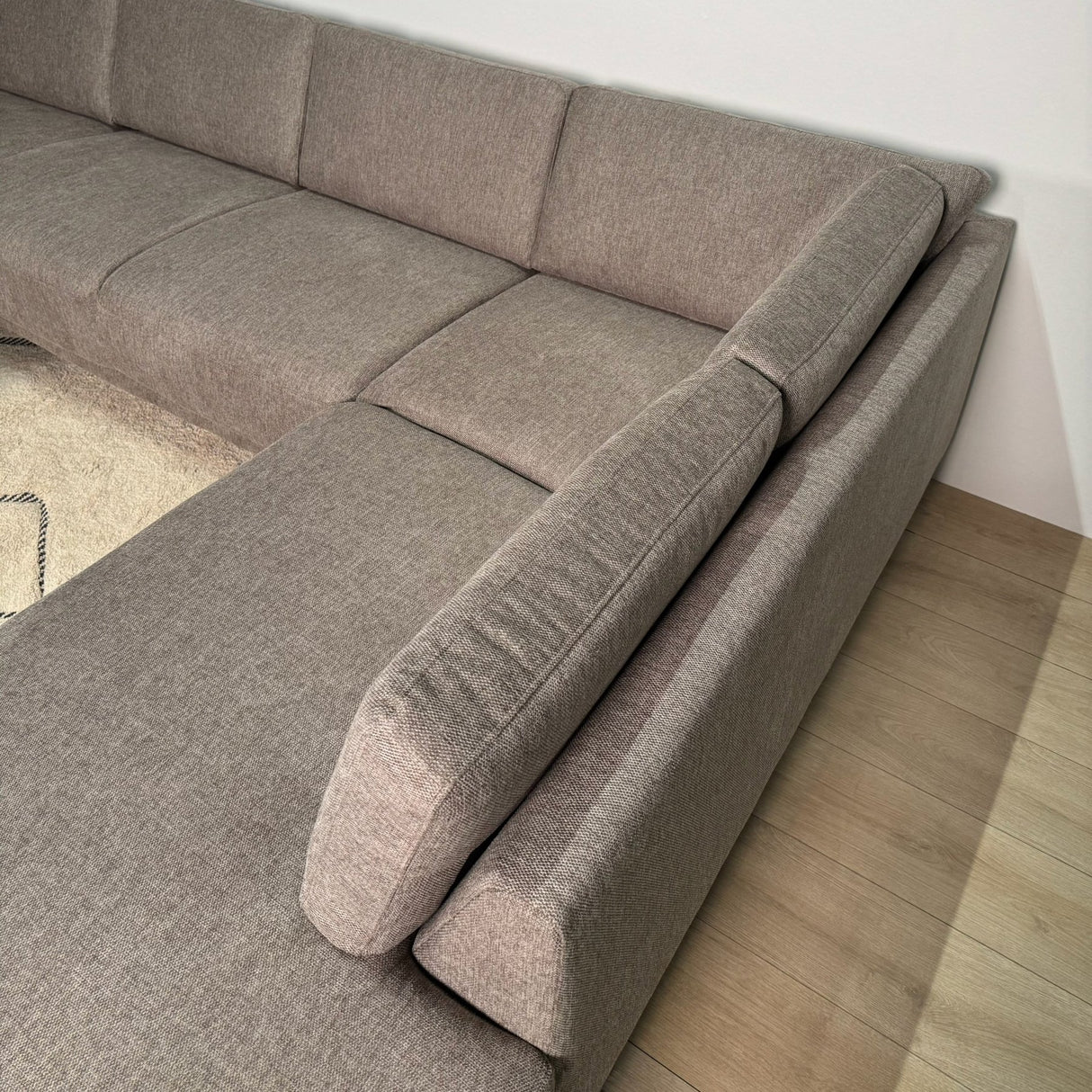 Modernes U-Sofa Ecksofa rechts taupe Stoff Aniko 310x197x78 cm