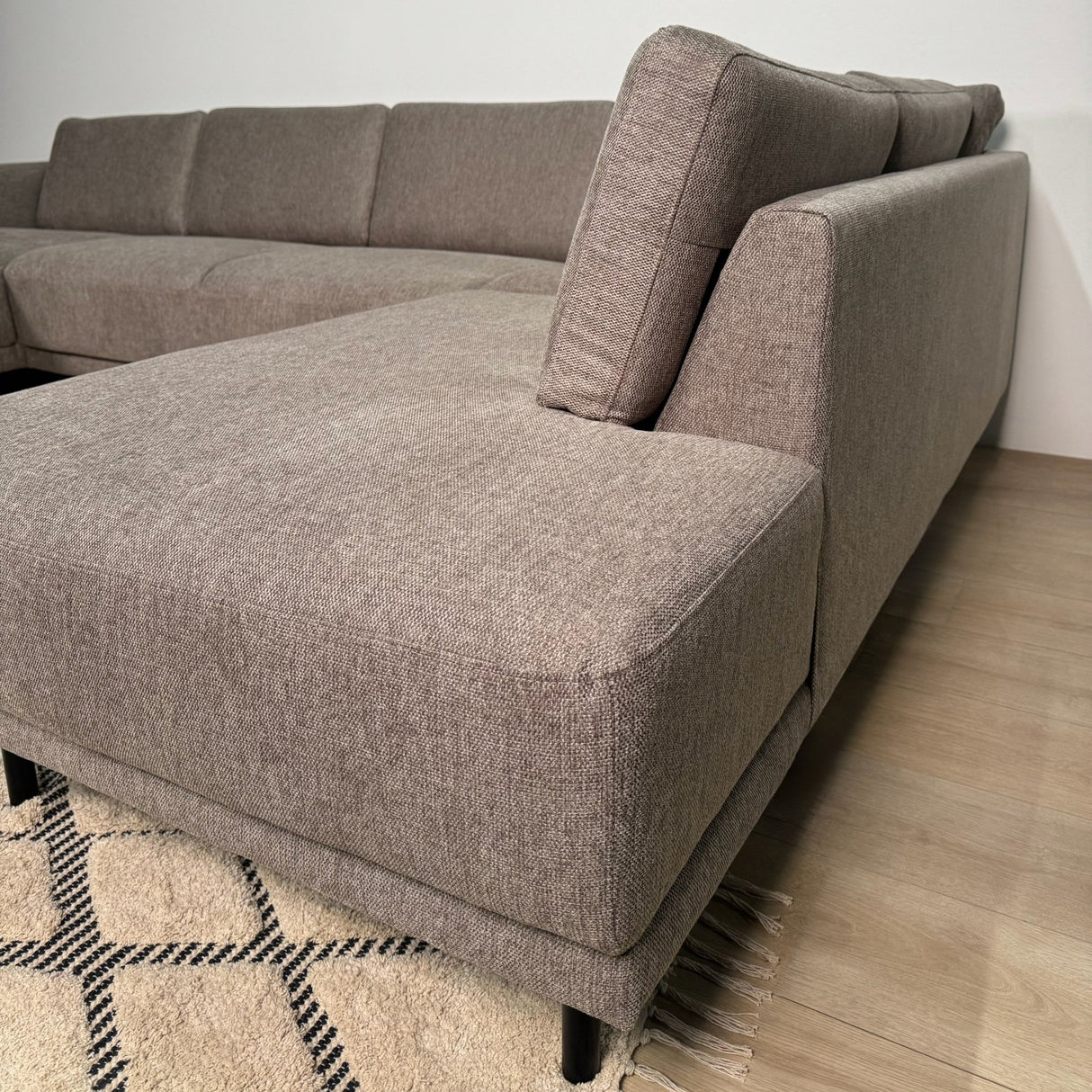 Modernes U-Sofa Ecksofa rechts taupe Stoff Aniko 310x197x78 cm