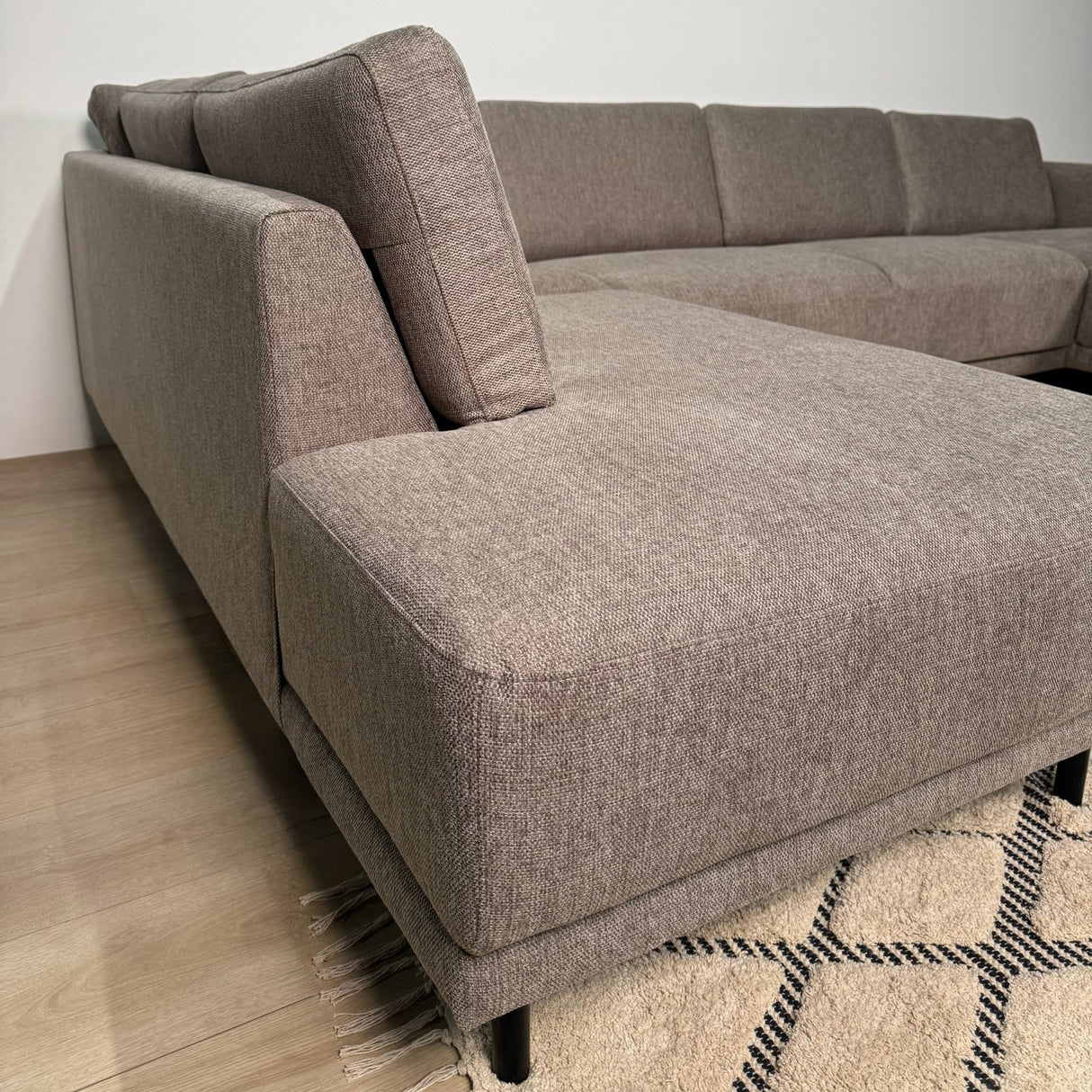 Modernes 3-Sitzer Ecksofa Links Taupe Stoff Aniko mit Liege 240x197x78 cm