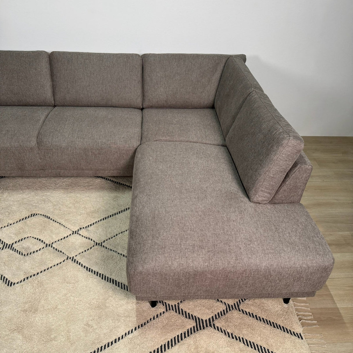 Modernes 3-Sitzer Ecksofa Rechts Taupe Stoff Aniko mit Liege 240x197x78 cm