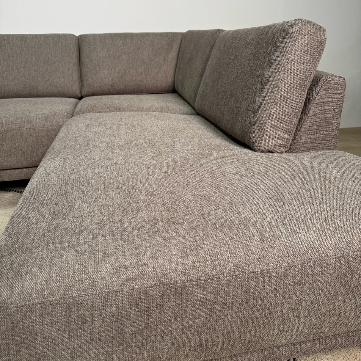 Modernes 3-Sitzer Ecksofa Rechts Taupe Stoff Aniko mit Liege 240x197x78 cm
