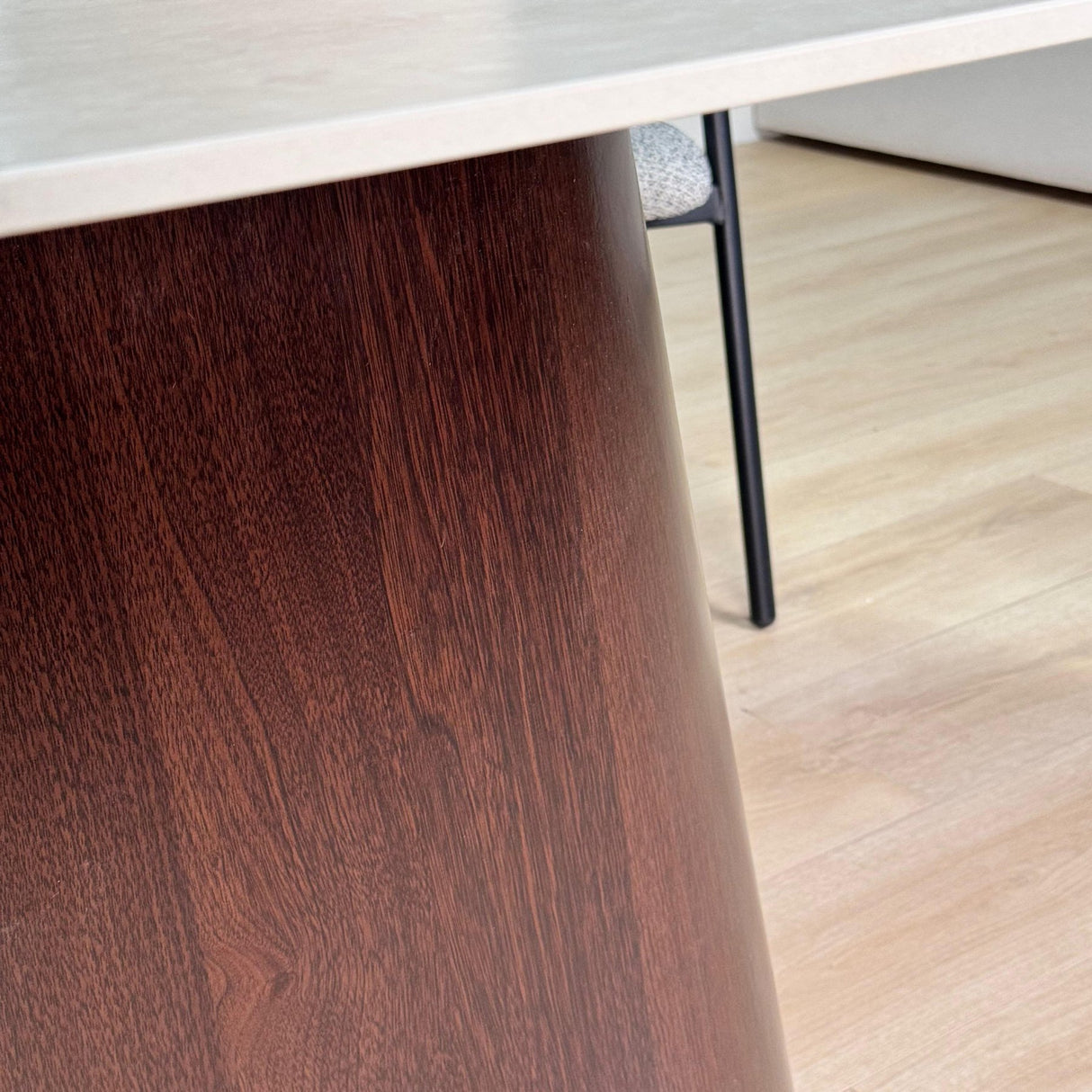 Sintered Stone Marmorlook Travertin Esstisch Lea 180x90 cm - Walnussrahmen - Dänisch Oval