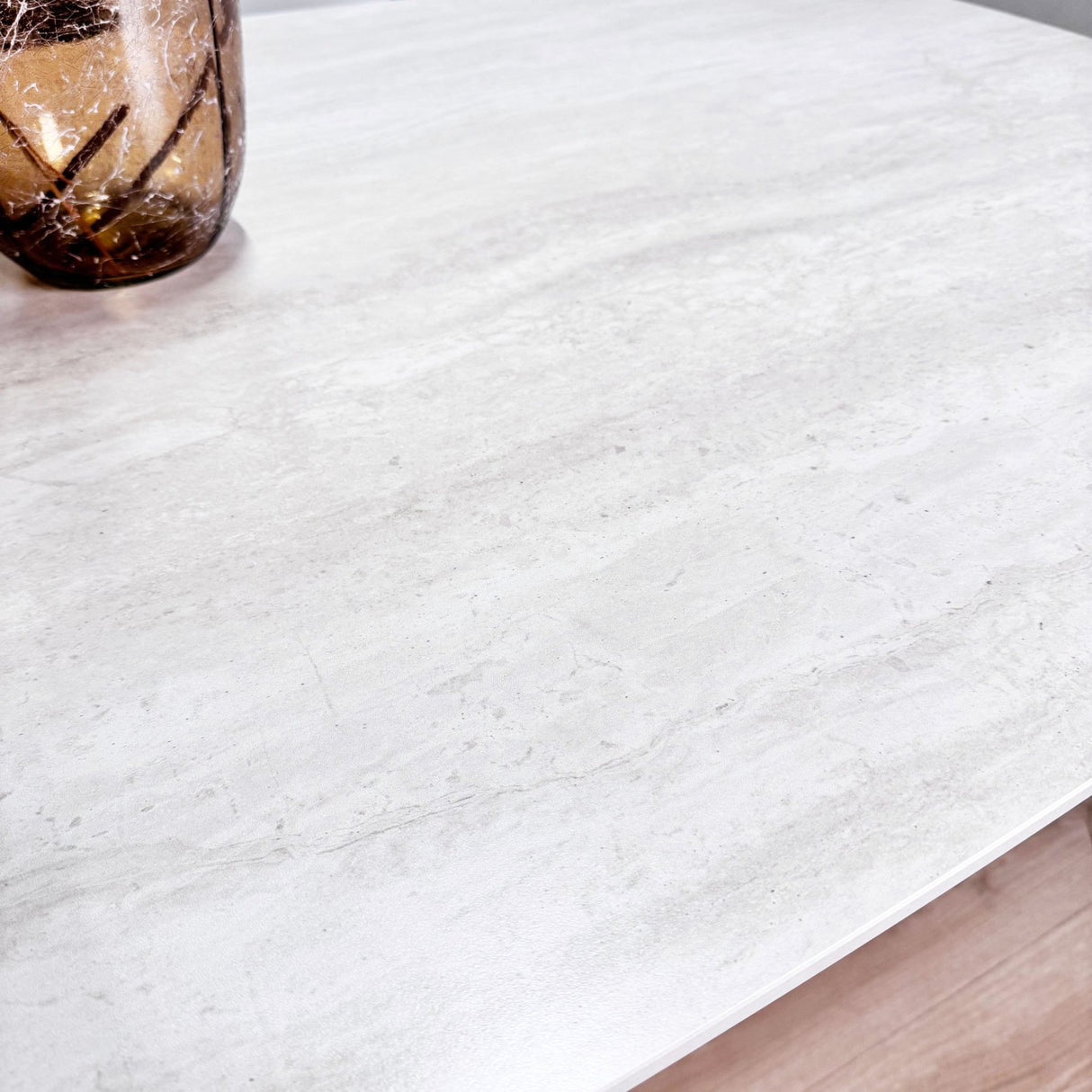 Sintered Stone Marmorlook Travertin Esstisch Lea 180x90 cm - Walnussrahmen - Dänisch Oval