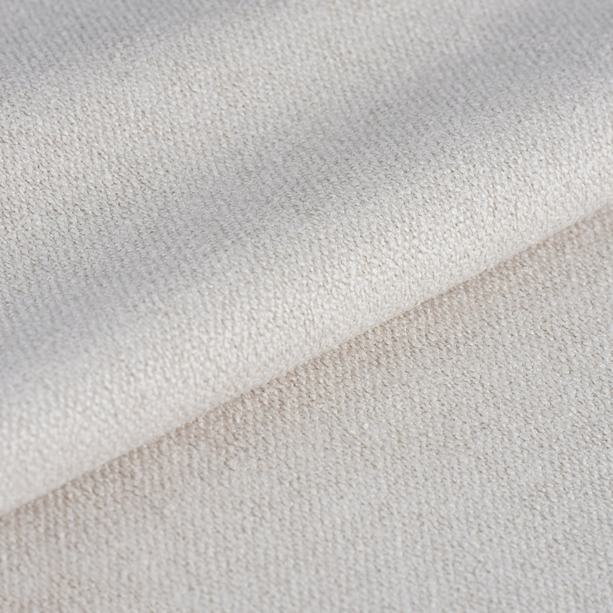 Esszimmerstuhl Nalo mit walnussfarbenen Metallbeinen und elfenbeinfarbener Sitzfläche