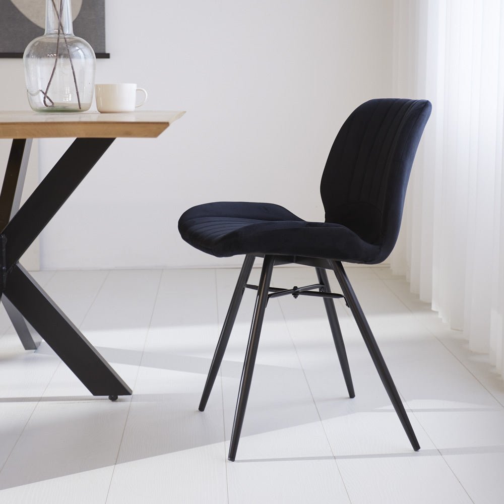 Esszimmerstuhl Schöner Samt Dimehouse Schwarz LxBxH 71x67x49 Stoff Stimmungsvolle Foto-Seitenansicht