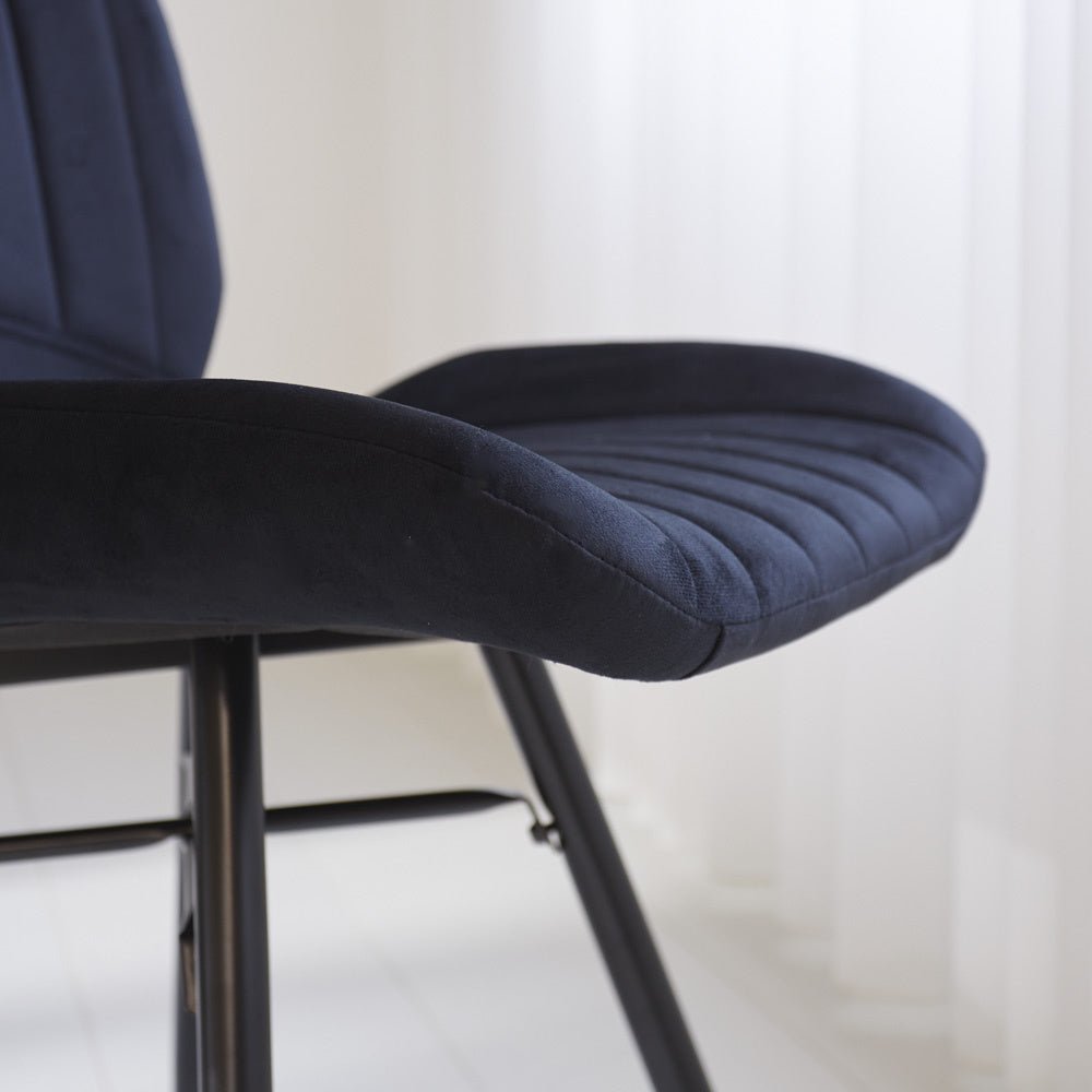 Esszimmerstuhl Schöner Samt Dimehouse Schwarz LxBxH 71x67x49 Stoff Stimmungsvolles Fotodetail