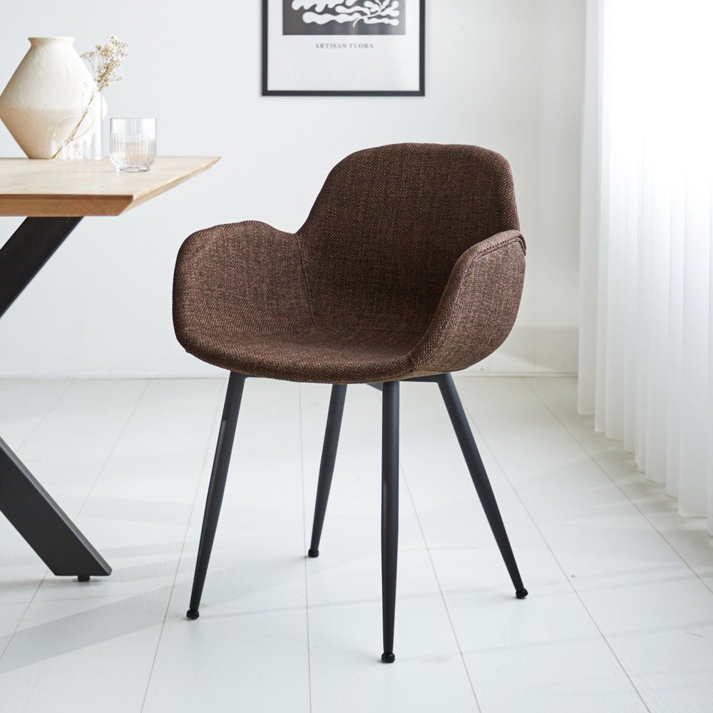 Esszimmerstuhl Mick Dimehouse Braun LxBxH 64x62x59 Stoff Stimmungsvolles Foto diagonal von vorne