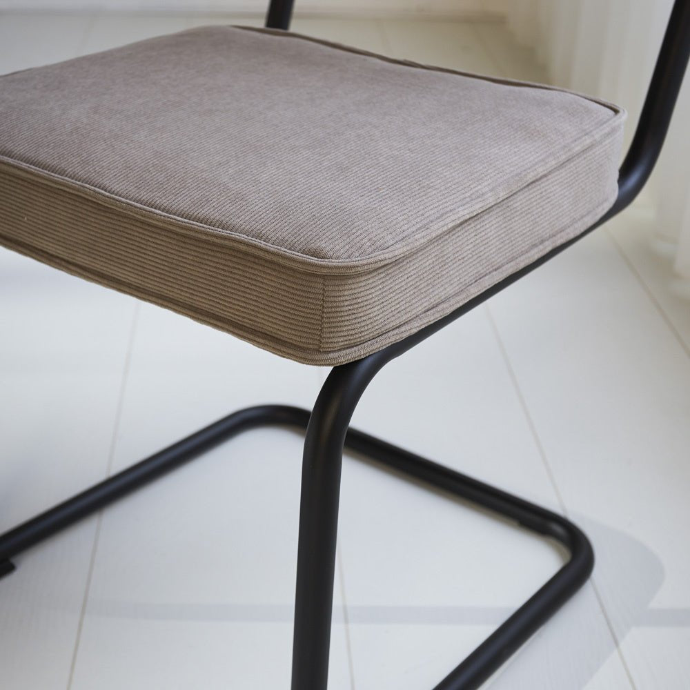Esszimmerstuhl Remo-Rippenstoff Dimehouse Grau LxBxH 56x55x52 Rippenstoff Stimmungsvolles Fotodetail