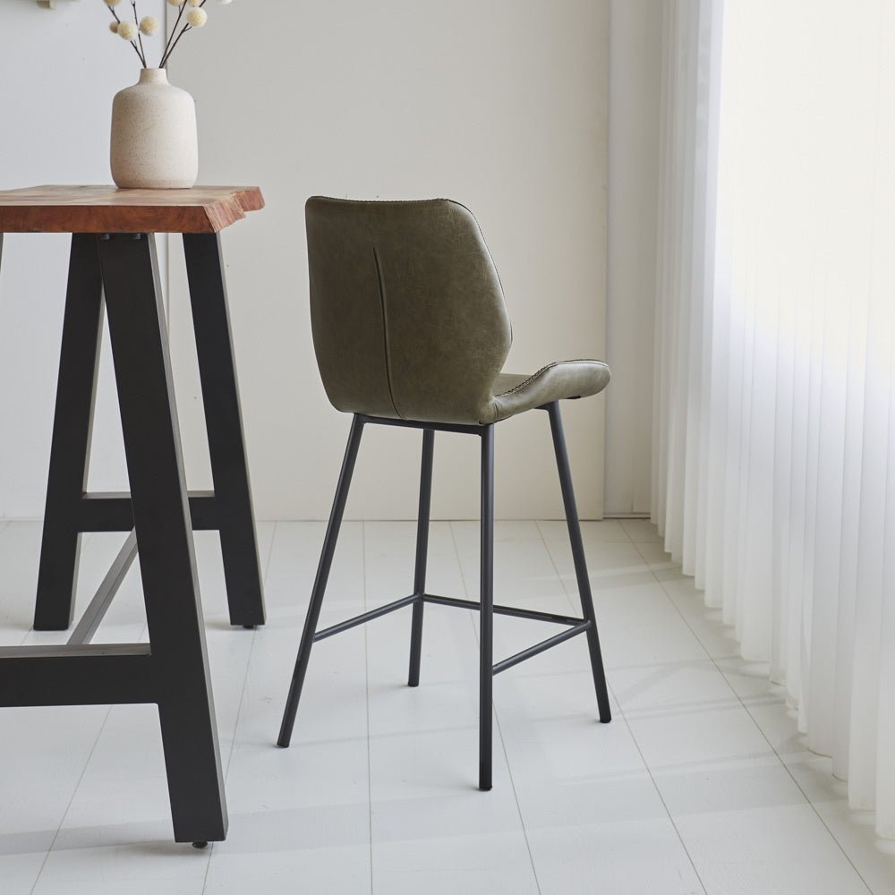 Barhocker Beau Kunstleder Dimehouse Grün LxBxH 84x54x52 Kunstleder Stimmungsvolle Fotodiagonale Rückansicht