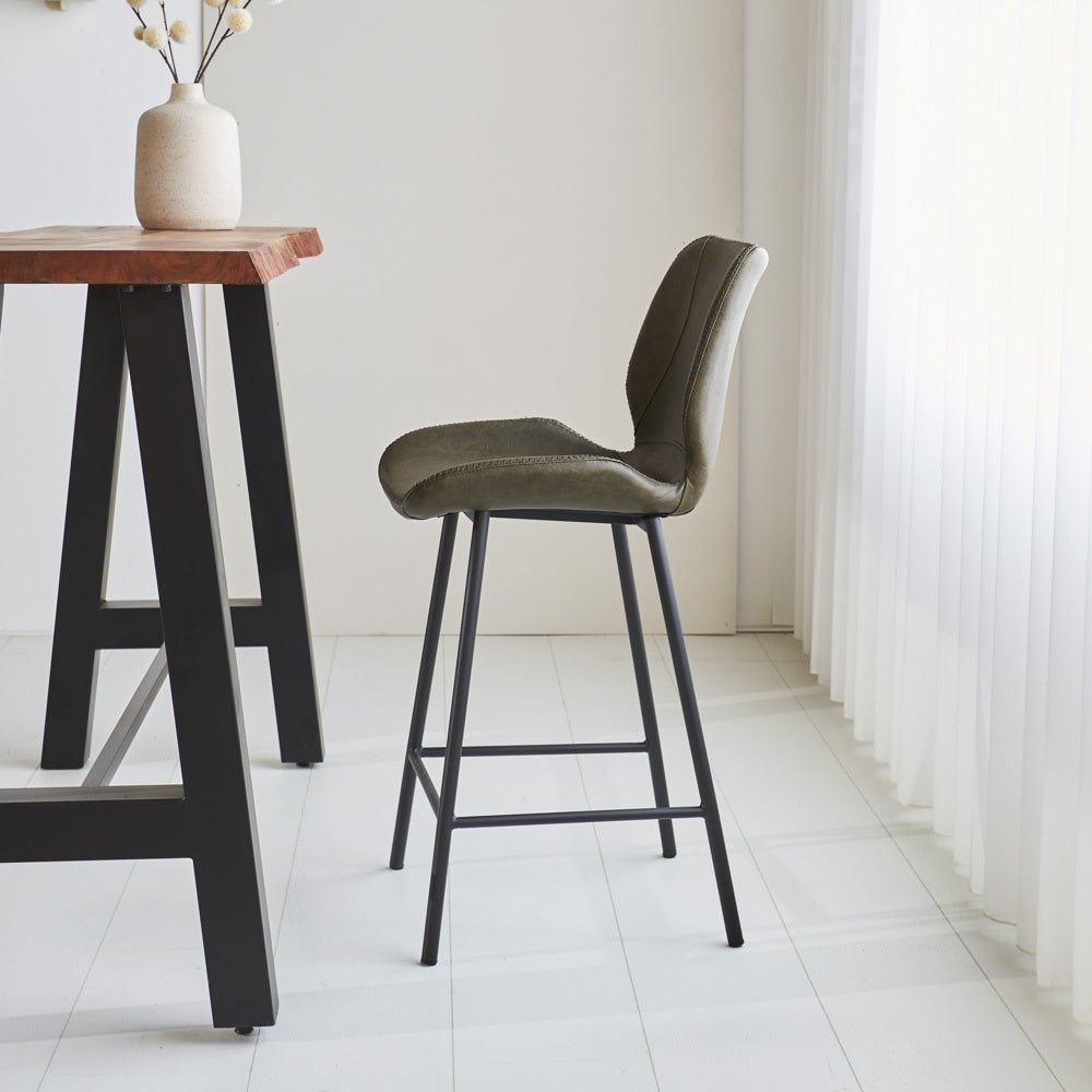 Barhocker Beau Kunstleder Dimehouse Grün LxBxH 84x54x52 Kunstleder Stimmungsvolle Foto-Seitenansicht