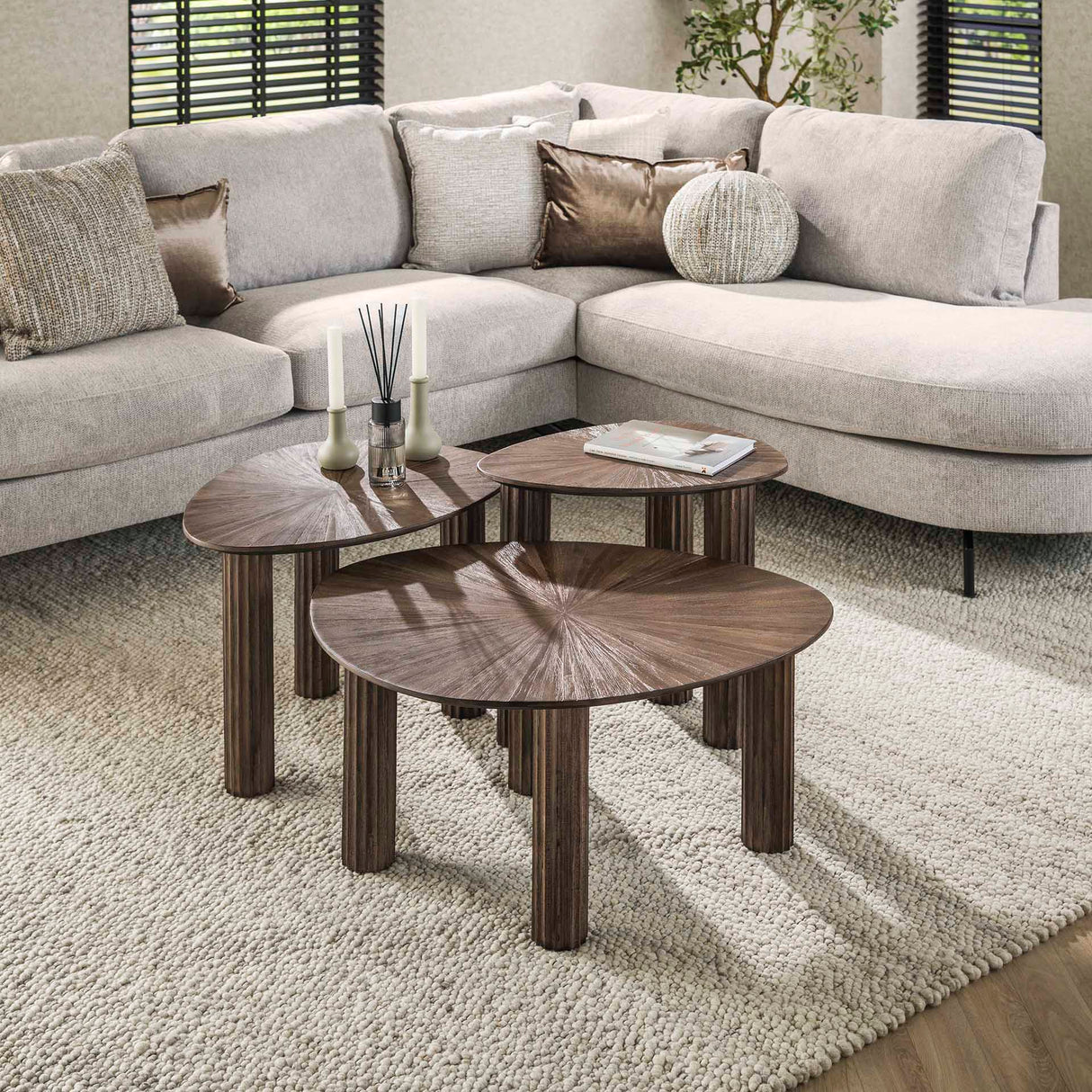 Wohnzimmertisch Set von 3 Myla Dreieckig Teakholz Braun 