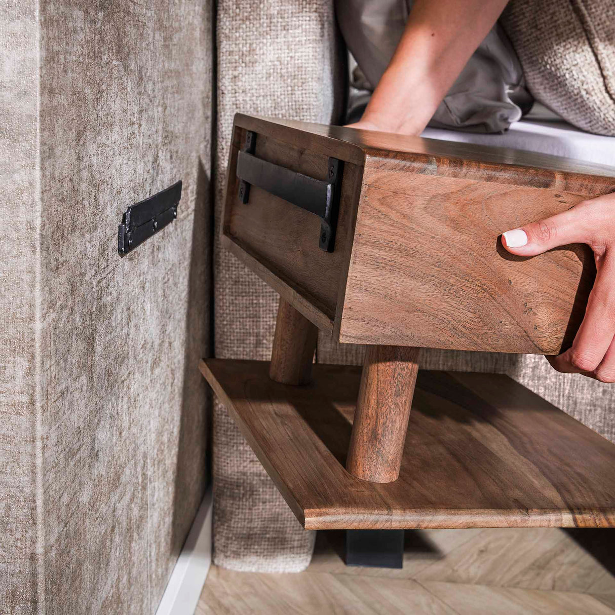 Schwebender Nachttisch Acacia Drift Brown – 1 Schublade 35 cm 