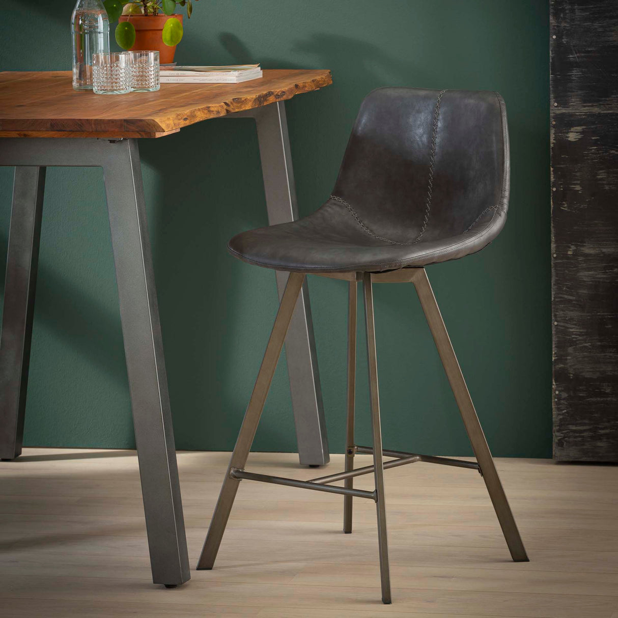 Set von 4 Barhockern Siena Saddle PU schwarz 