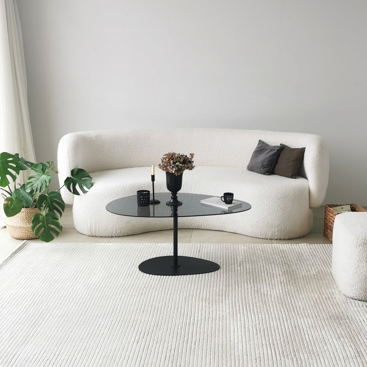 Organischer Design-Couchtisch Getöntes Glas Torpo - Schwarzes Metallgestell 