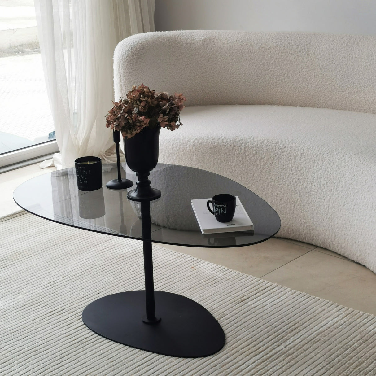 Organischer Design-Couchtisch Getöntes Glas Torpo - Schwarzes Metallgestell 