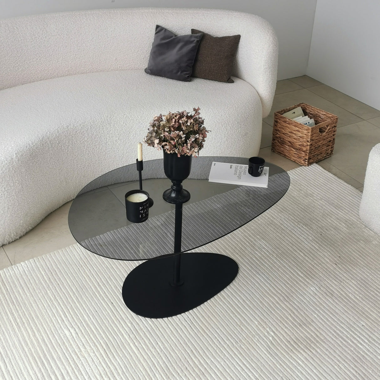 Organischer Design-Couchtisch Getöntes Glas Torpo - Schwarzes Metallgestell 