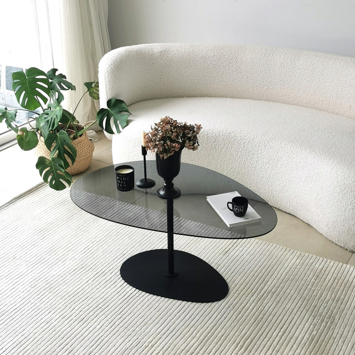 Organischer Design-Couchtisch Getöntes Glas Torpo - Schwarzes Metallgestell 